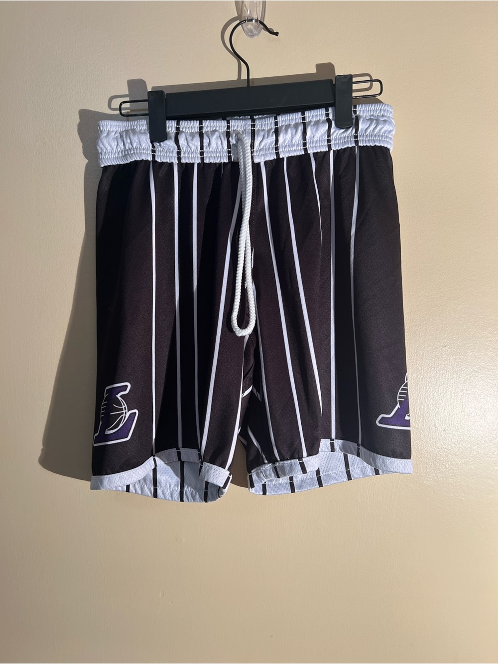 Boys LA Lakers Black White Reversible Basketball Shorts Size M/L